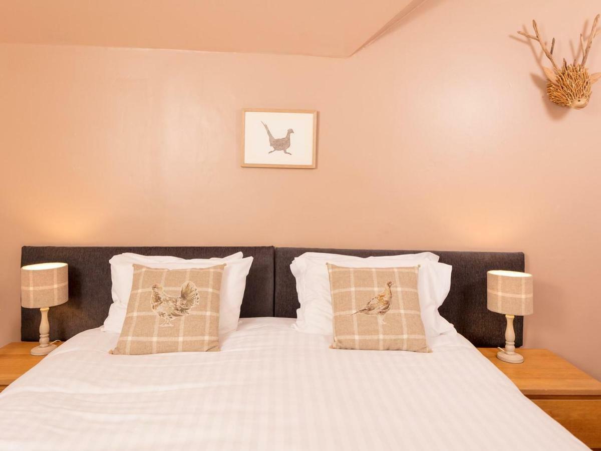 The Gordon Arms Hotel West Linton Экстерьер фото