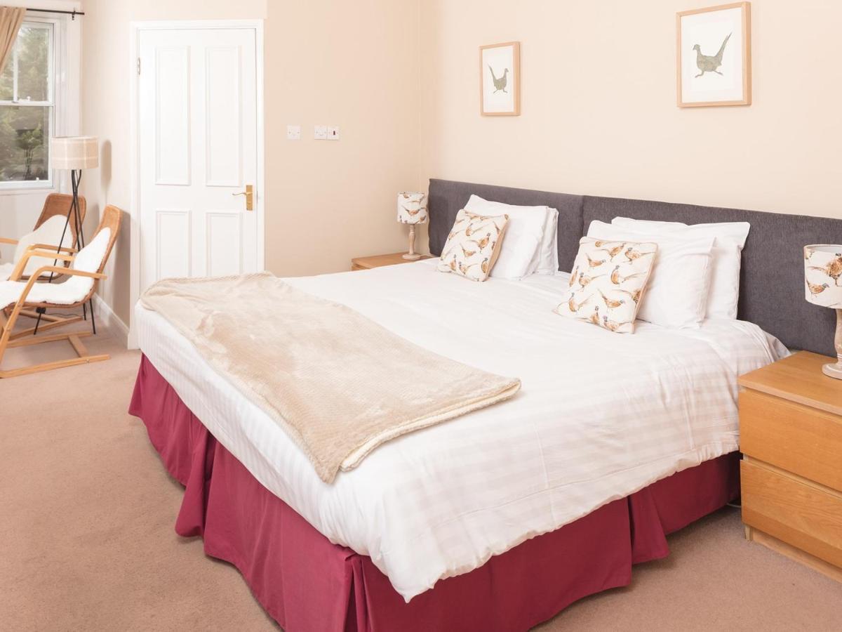 The Gordon Arms Hotel West Linton Экстерьер фото